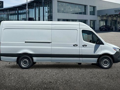New 2025 Mercedes-Benz Sprinter 2500 image 3