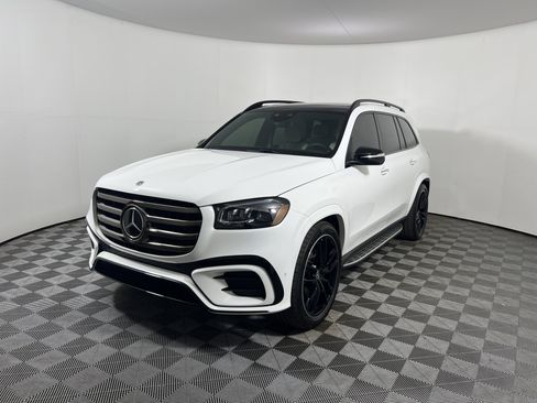 Used 2026 Mercedes-Benz GLS 580 4MATIC image 9