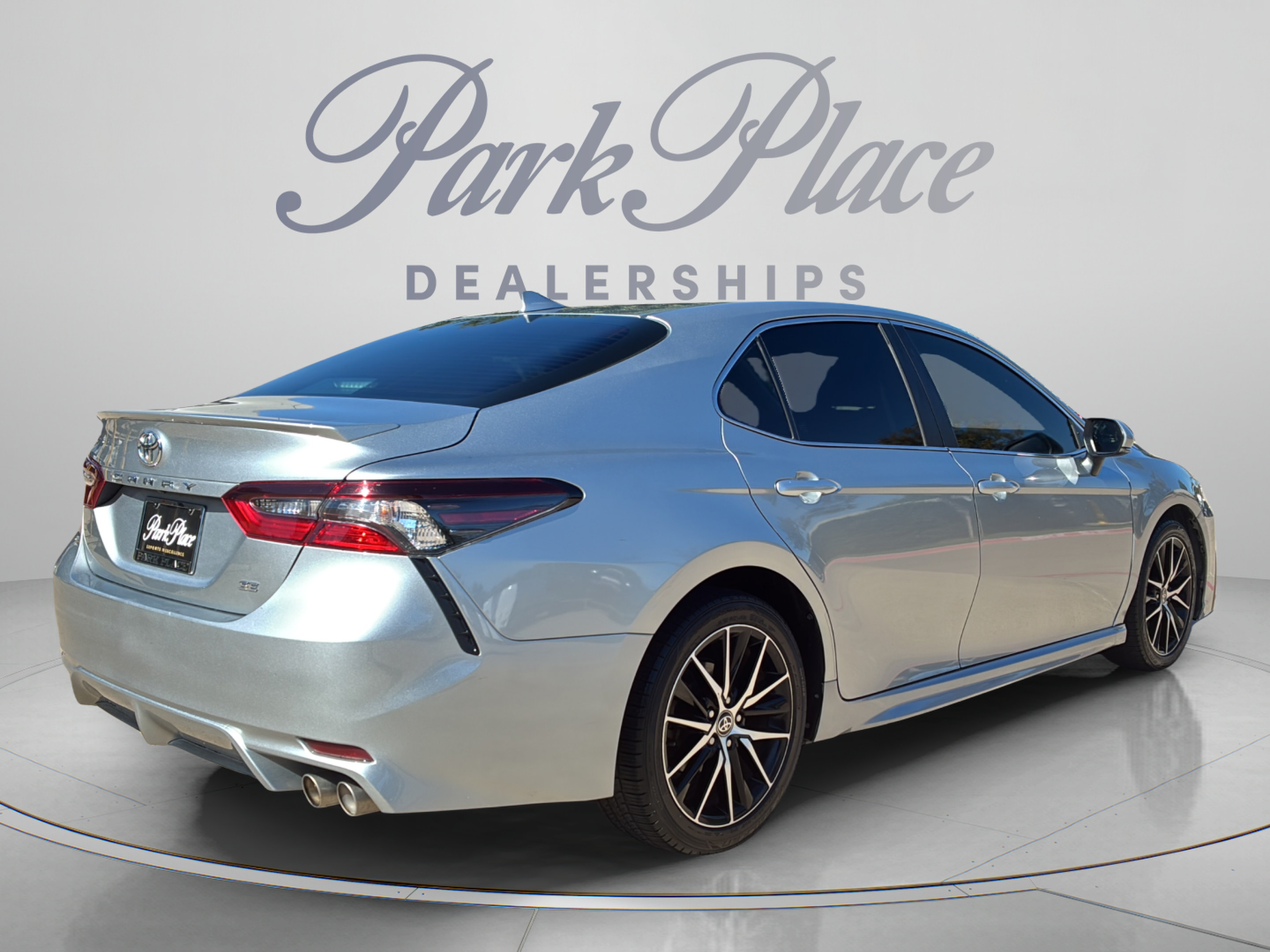 Used 2023 Toyota Camry SE FWD image 5