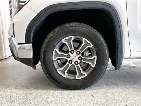 Used 2025 GMC Sierra 1500 SLT RWD image 6