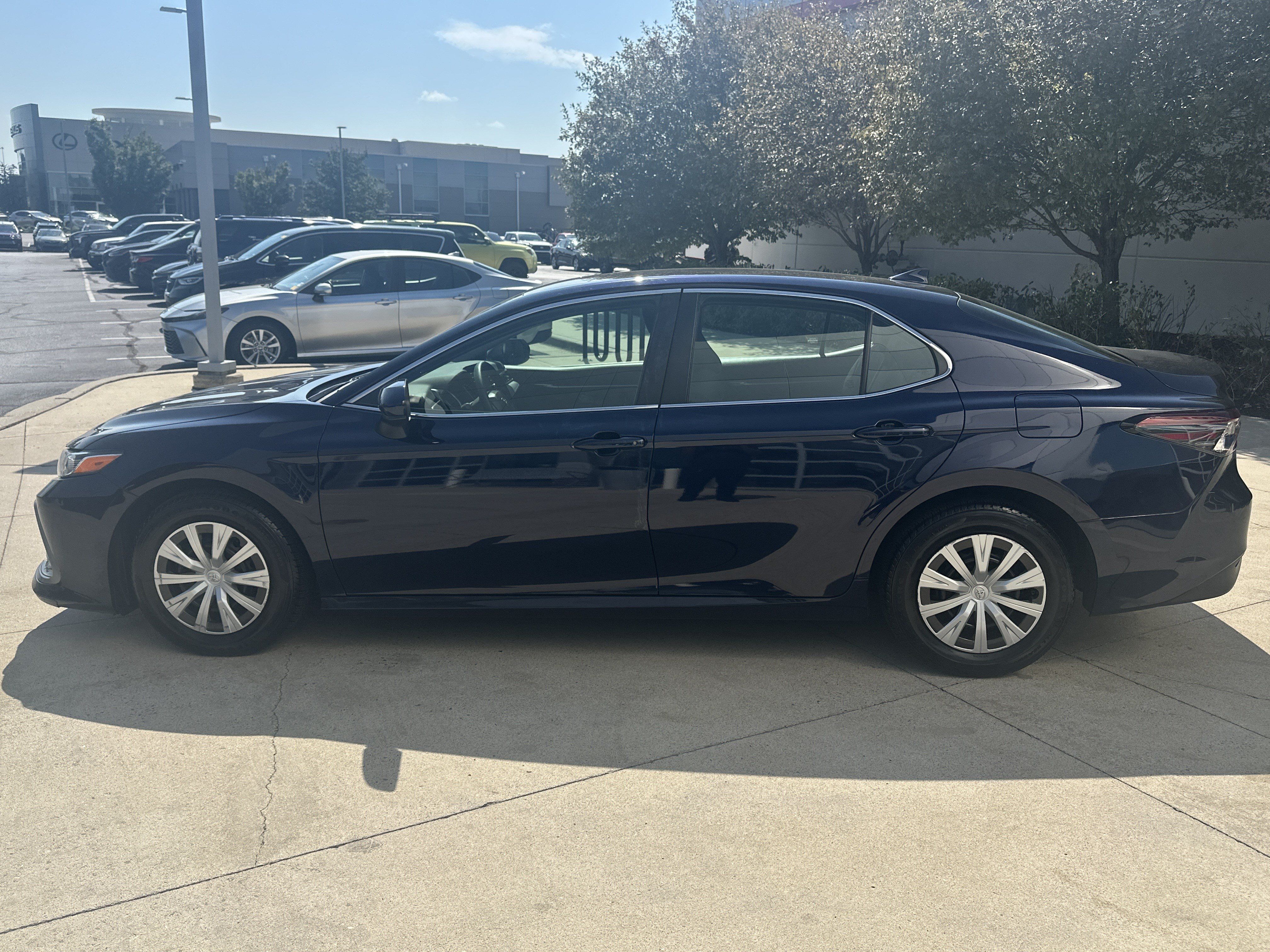 Used 2022 Toyota Camry LE FWD image 9