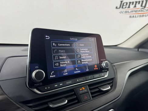 Used 2025 Nissan Altima 2.5 SV FWD image 23