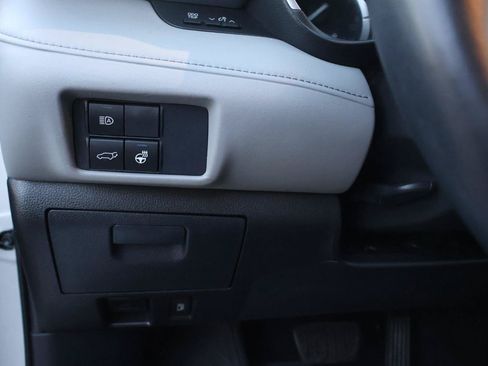 Used 2020 Toyota Highlander Limited FWD image 11
