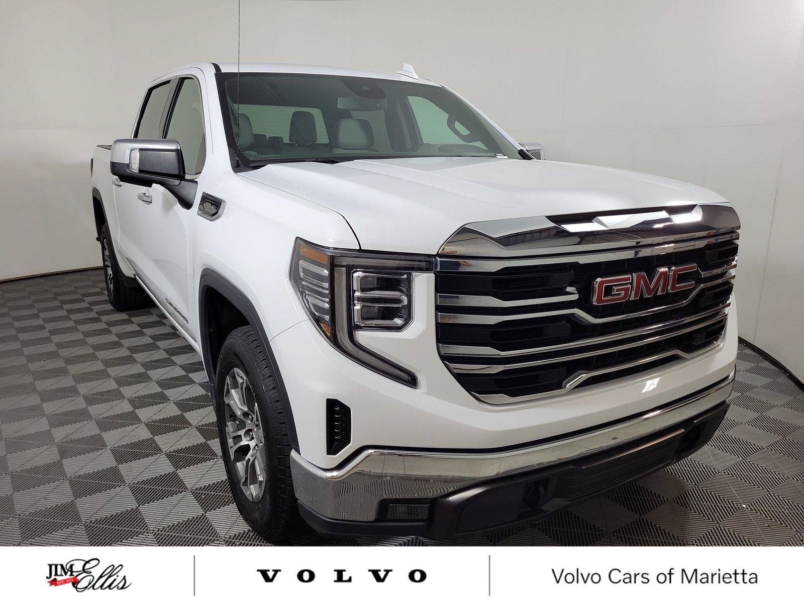 Used 2025 GMC Sierra 1500 SLT RWD image 1