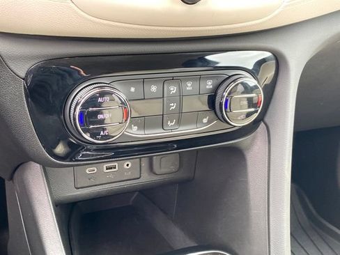 Certified 2023 Buick Encore GX Essence FWD image 11