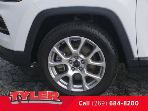 Certified 2025 Jeep Compass Limited AWD/4WD image 42