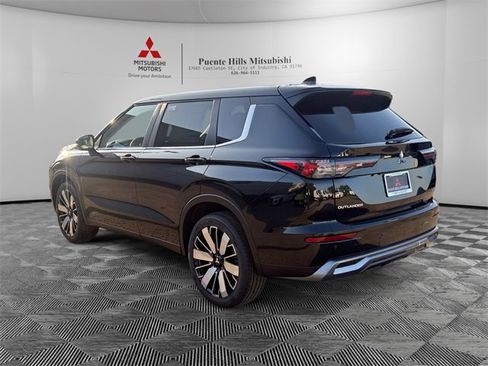 New 2026 Mitsubishi Outlander SE image 7