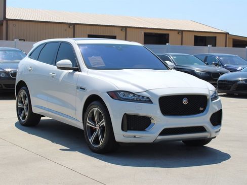 Used 2020 Jaguar F-PACE S image 8