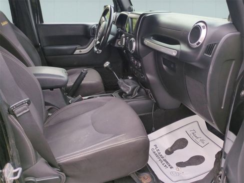 Used 2014 Jeep Wrangler Unlimited Sahara w/ Dual Top Group image 20