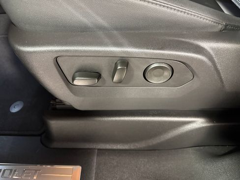 Used 2025 Chevrolet Suburban Z71 AWD/4WD image 15