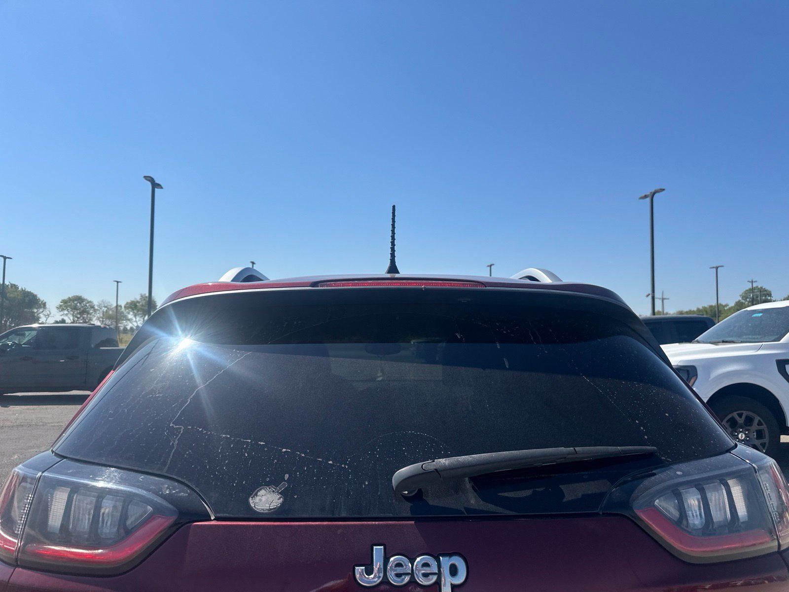 Used 2019 Jeep Cherokee Limited w/ Technology Group FWD image 4