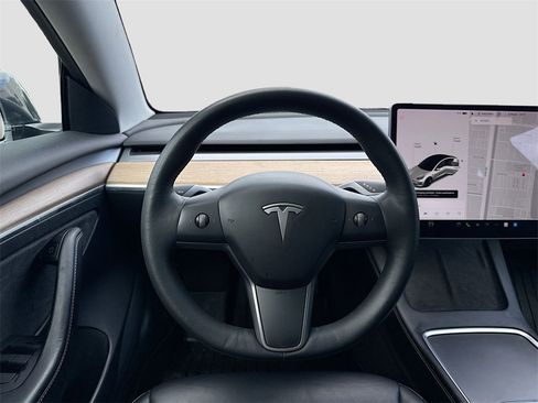 Used 2021 Tesla Model 3 Standard Range Plus image 21