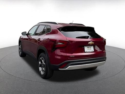 Used 2025 Chevrolet Trax LT image 11