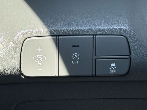 Used 2024 Hyundai Elantra SE image 20