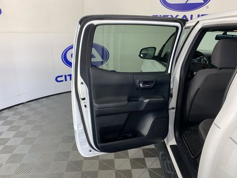 Used 2016 Toyota Tacoma TRD Sport RWD image 30