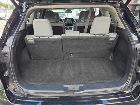 Used 2021 Toyota Highlander XLE FWD image 20