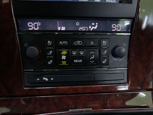 Used 2012 Cadillac Escalade Luxury image 24