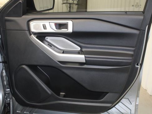 Used 2022 Ford Explorer Limited w/ Limited Technology Package image 23