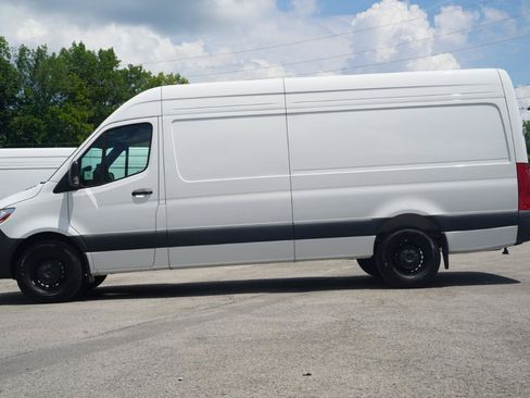 Used 2025 Mercedes-Benz Sprinter 2500 image 5