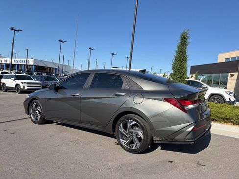 Used 2025 Hyundai Elantra Sport FWD image 5