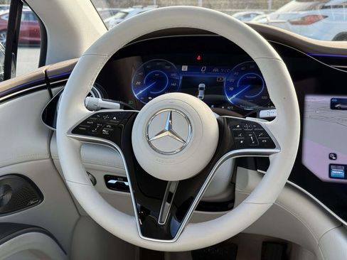 Used 2022 Mercedes-Benz EQS 580 4MATIC Sedan image 9