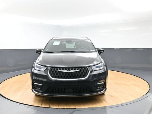 Used 2025 Chrysler Pacifica Select FWD image 4