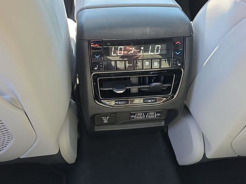 Used 2023 Jeep Grand Cherokee Overland w/ Luxury Tech Group IV AWD/4WD image 25