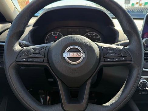 Certified 2025 Nissan Altima 2.5 S FWD image 21
