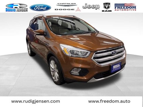 Used 2017 Ford Escape Titanium image 3