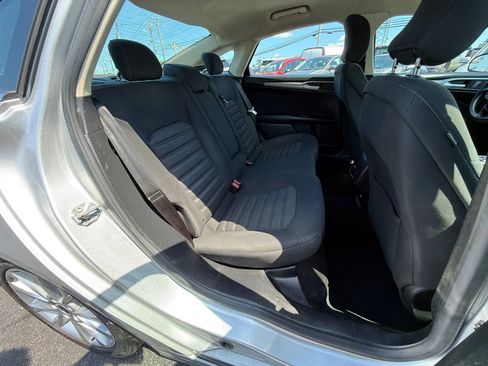 Used 2017 Ford Fusion SE w/ Fusion SE Technology Package image 13