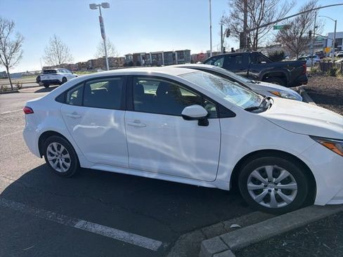 Used 2024 Toyota Corolla LE image 3