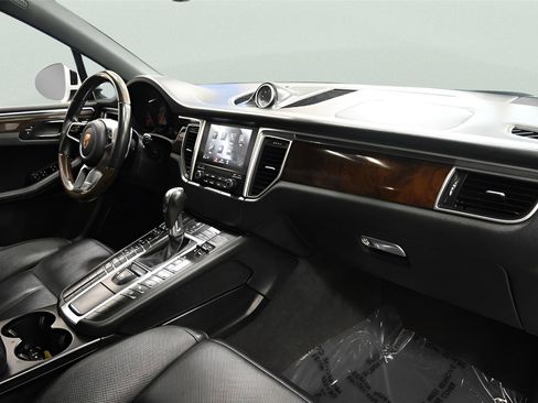 Used 2017 Porsche Macan S w/ Premium Package Plus AWD/4WD image 21
