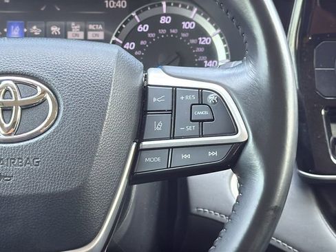 Used 2024 Toyota Highlander LE FWD image 23