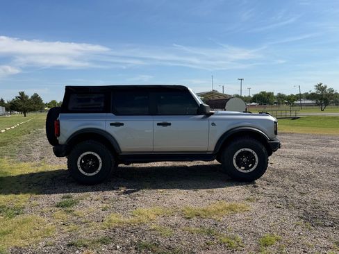 Used 2022 Ford Bronco Black Diamond w/ Sasquatch Package AWD/4WD image 2