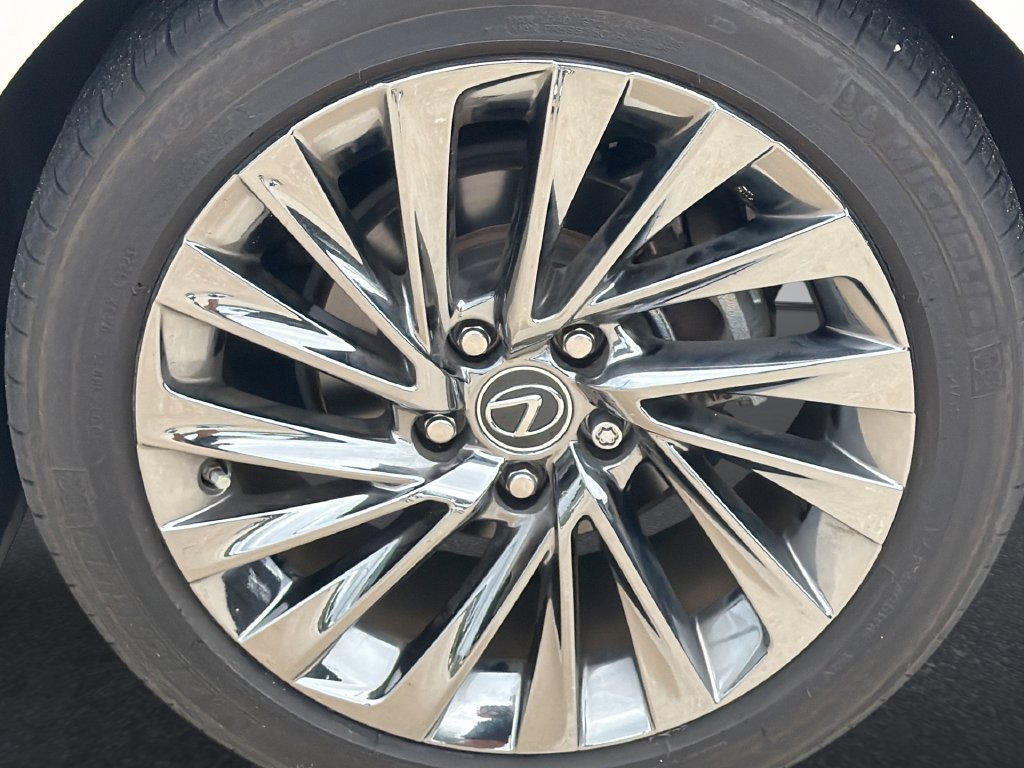 Used 2024 Lexus ES 350 Ultra Luxury w/ Accessory Package (Z2) FWD image 31