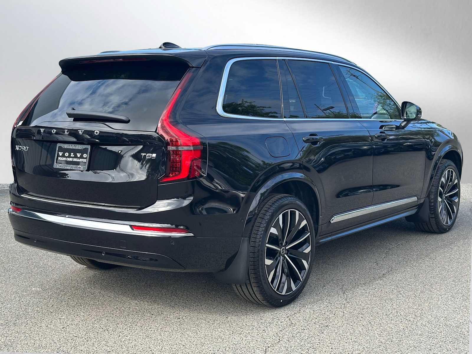 New 2026 Volvo XC90 T8 Plus w/ Protection Package AWD/4WD image 3