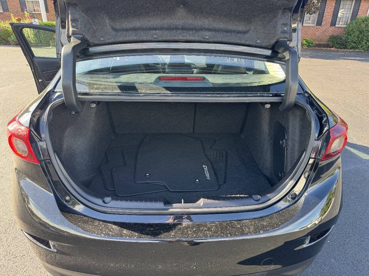 Used 2018 MAZDA MAZDA3 Touring FWD image 18