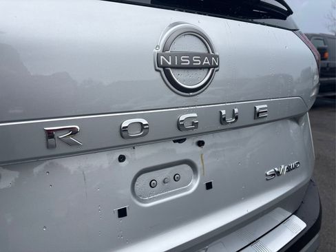 Used 2023 Nissan Rogue SV image 14