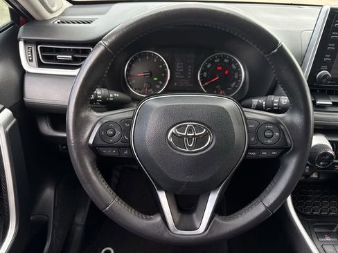 Used 2020 Toyota RAV4 XLE Premium FWD image 15