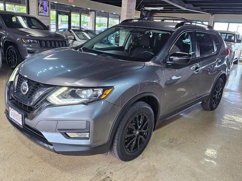 Used 2018 Nissan Rogue SV AWD/4WD image 3
