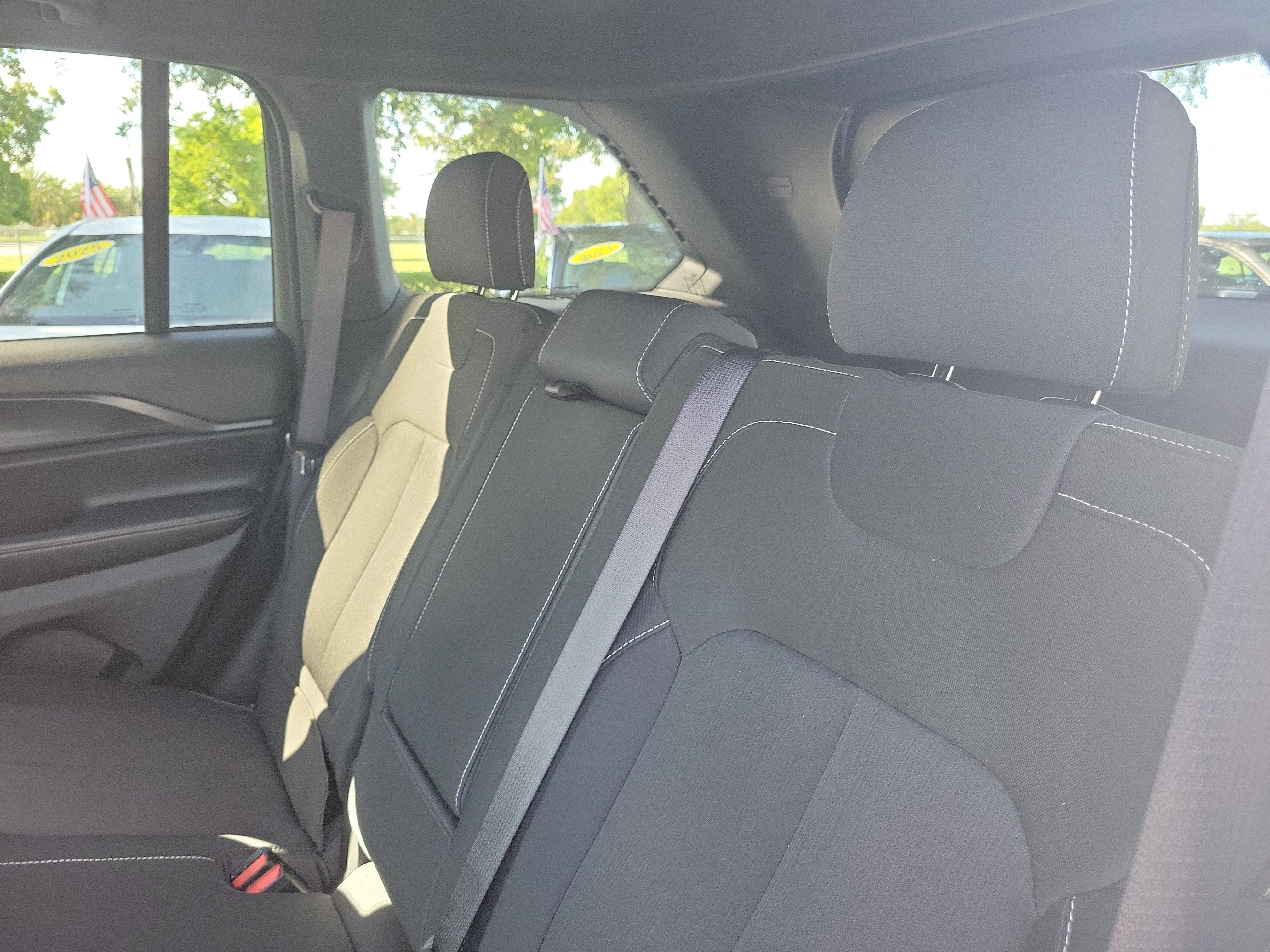 Used 2025 Jeep Grand Cherokee Laredo w/ MOPAR Finishing Package AWD/4WD image 13