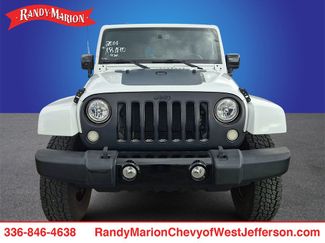 Used 2014 Jeep Wrangler Unlimited Sahara video 2
