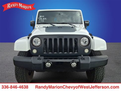 Used 2014 Jeep Wrangler Unlimited Sahara image 2
