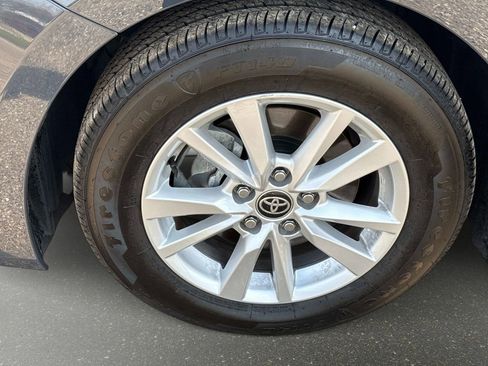 Used 2025 Toyota Camry LE w/ Convenience Package image 10