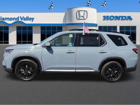 New 2025 Honda Pilot Touring image 7