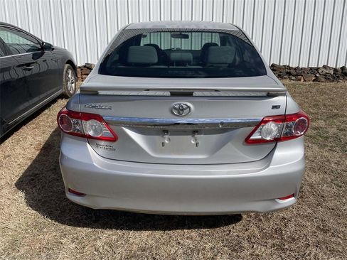 Used 2011 Toyota Corolla LE image 4