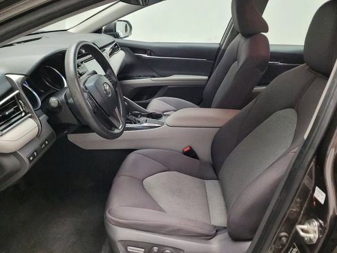 Used 2018 Toyota Camry LE FWD image 17