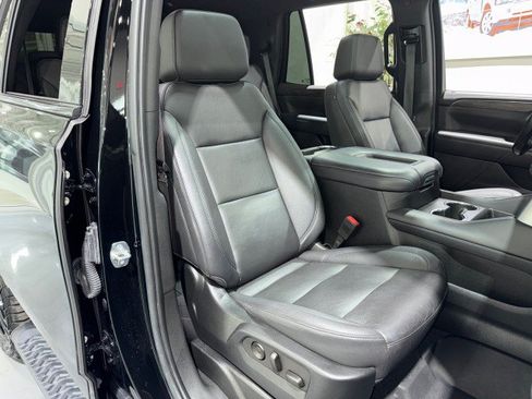 Used 2022 Chevrolet Tahoe Z71 w/ Luxury Package AWD/4WD image 63