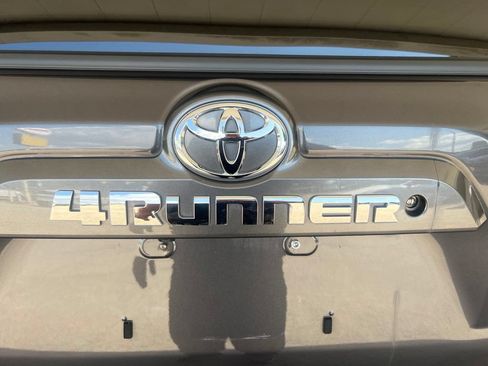 Used 2018 Toyota 4Runner SR5 Premium AWD/4WD image 32