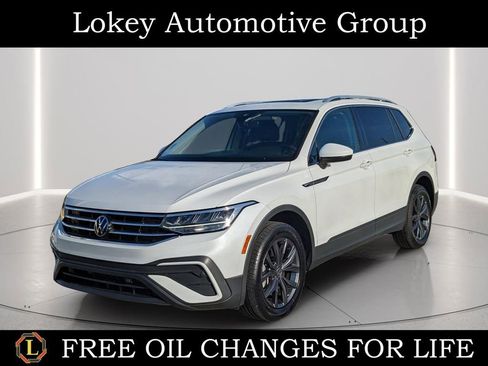 Certified 2023 Volkswagen Tiguan SE w/ Panoramic Sunroof Package image 1
